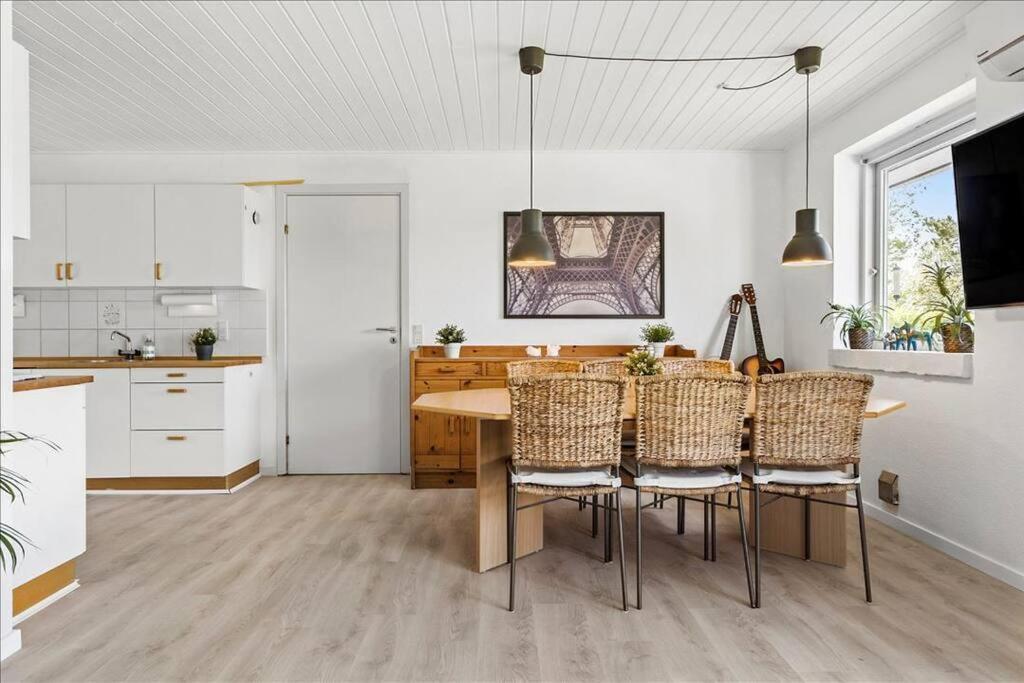 Вилла House Near Public Transport Lystrup Экстерьер фото
